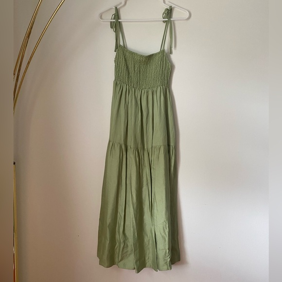 ASTR The Label Pale Green Smocked Tiered Midi Sundress Spaghetti Strap Small - Picture 2 of 6